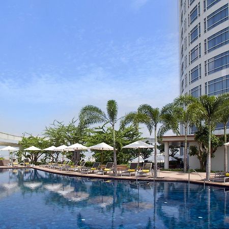 Centara Grand At Centralworld Μπανγκόκ Εξωτερικό φωτογραφία The pool at the hotel
