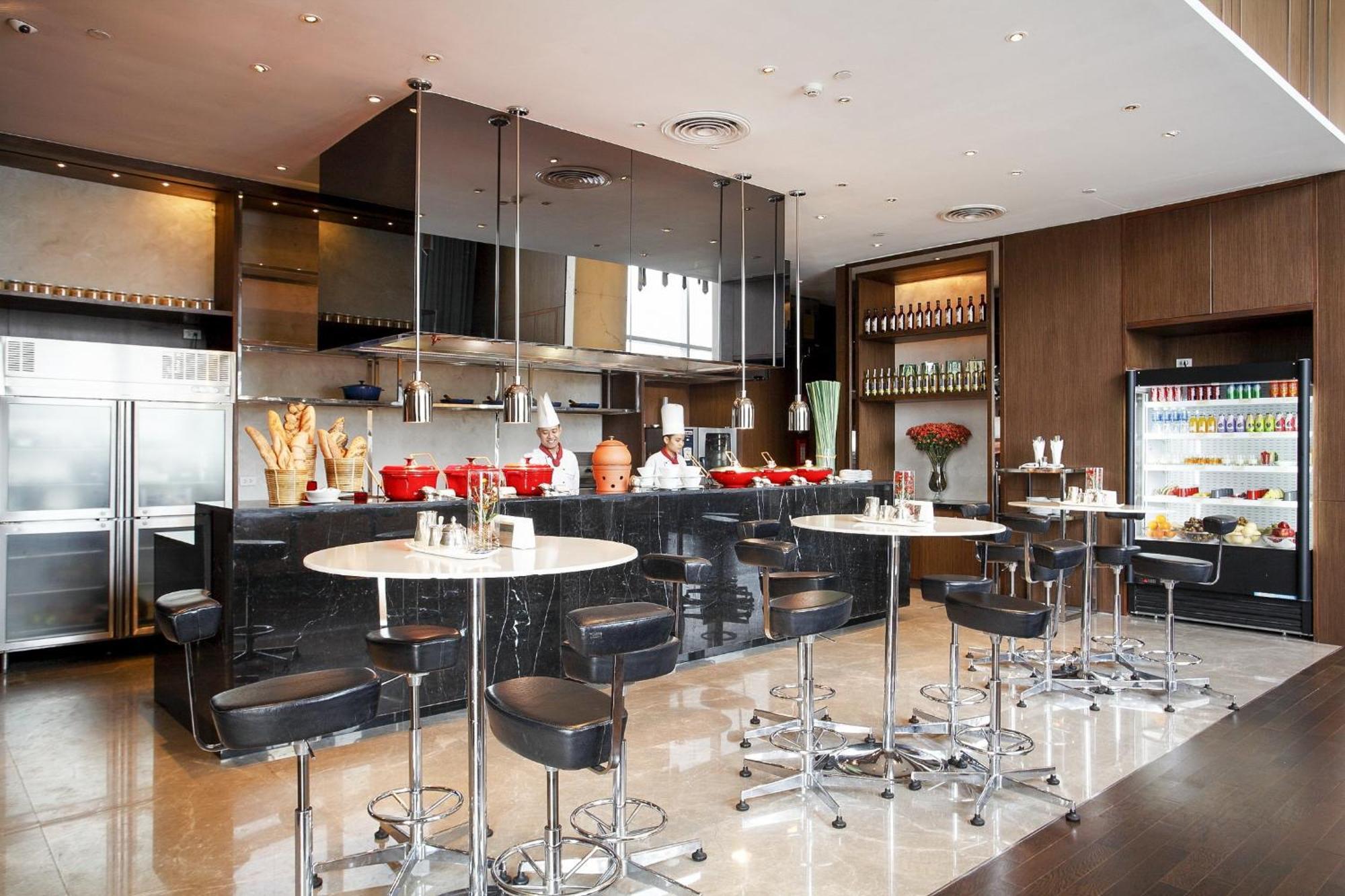 Centara Grand At Centralworld Μπανγκόκ Εξωτερικό φωτογραφία The kitchen at the Mandarin Oriental, Tokyo