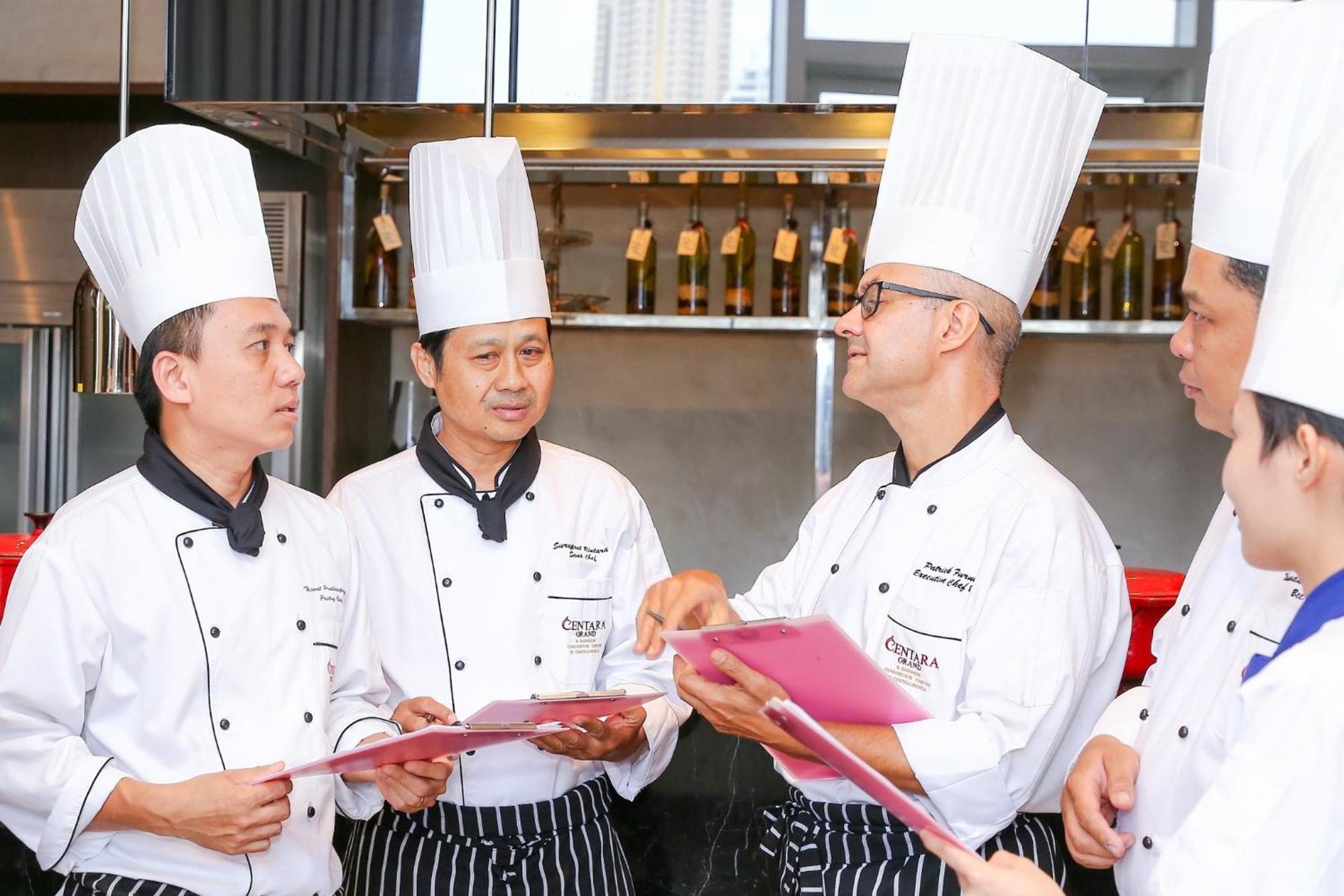 Centara Grand At Centralworld Μπανγκόκ Εξωτερικό φωτογραφία Culinary students at the Asian Culinary Center