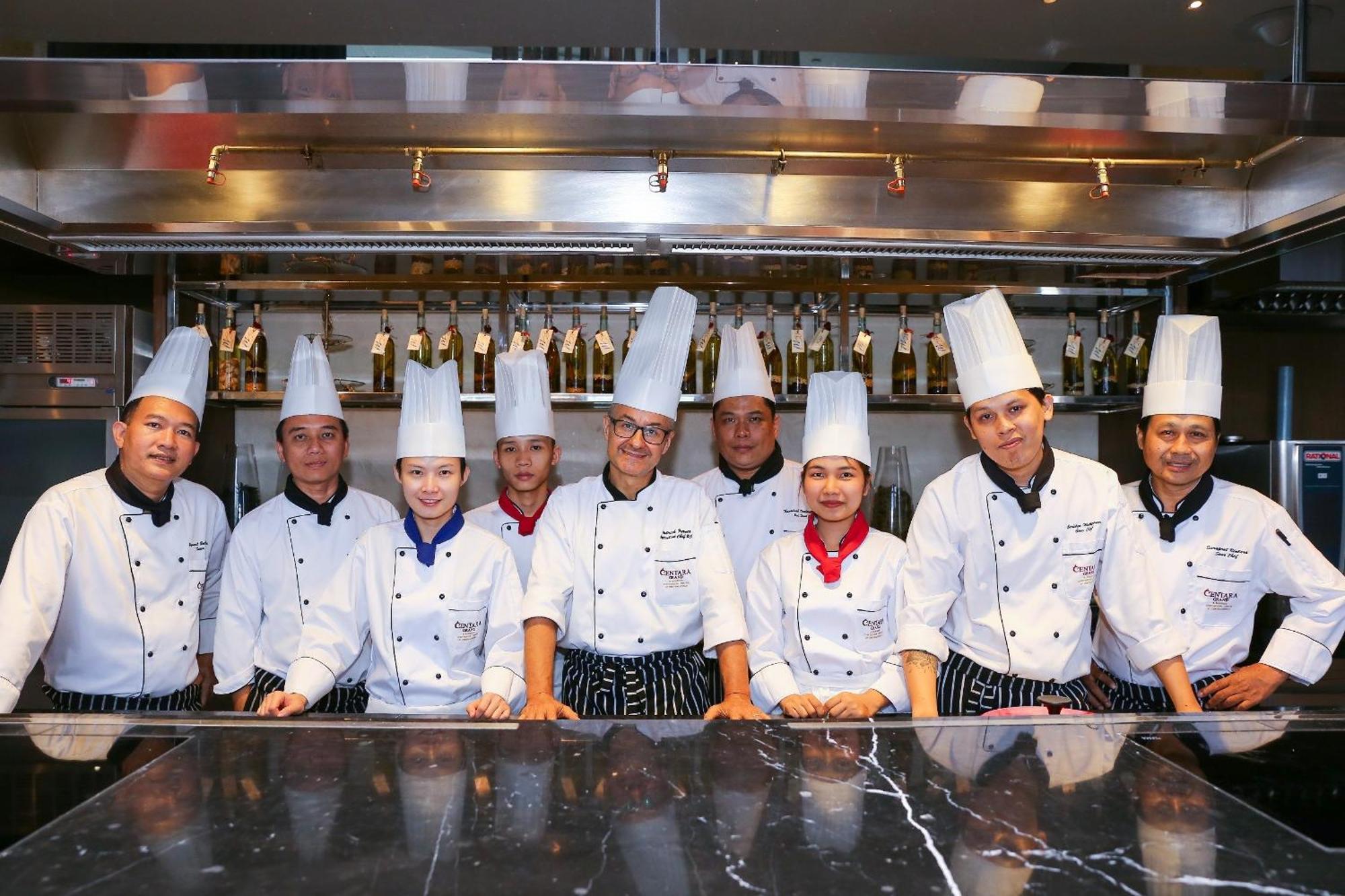 Centara Grand At Centralworld Μπανγκόκ Εξωτερικό φωτογραφία Culinary students at the International Culinary Center